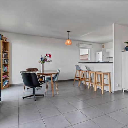 Room In Appartment With Seaview Марсилия Екстериор снимка