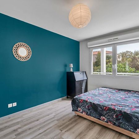 Room In Appartment With Seaview Марсилия Екстериор снимка