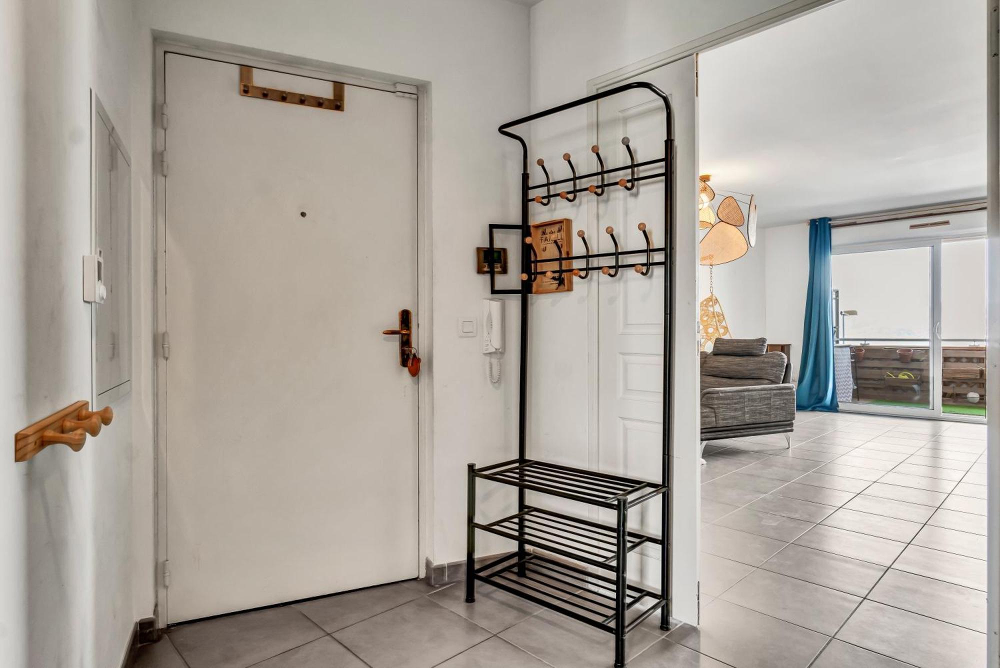 Room In Appartment With Seaview Марсилия Екстериор снимка