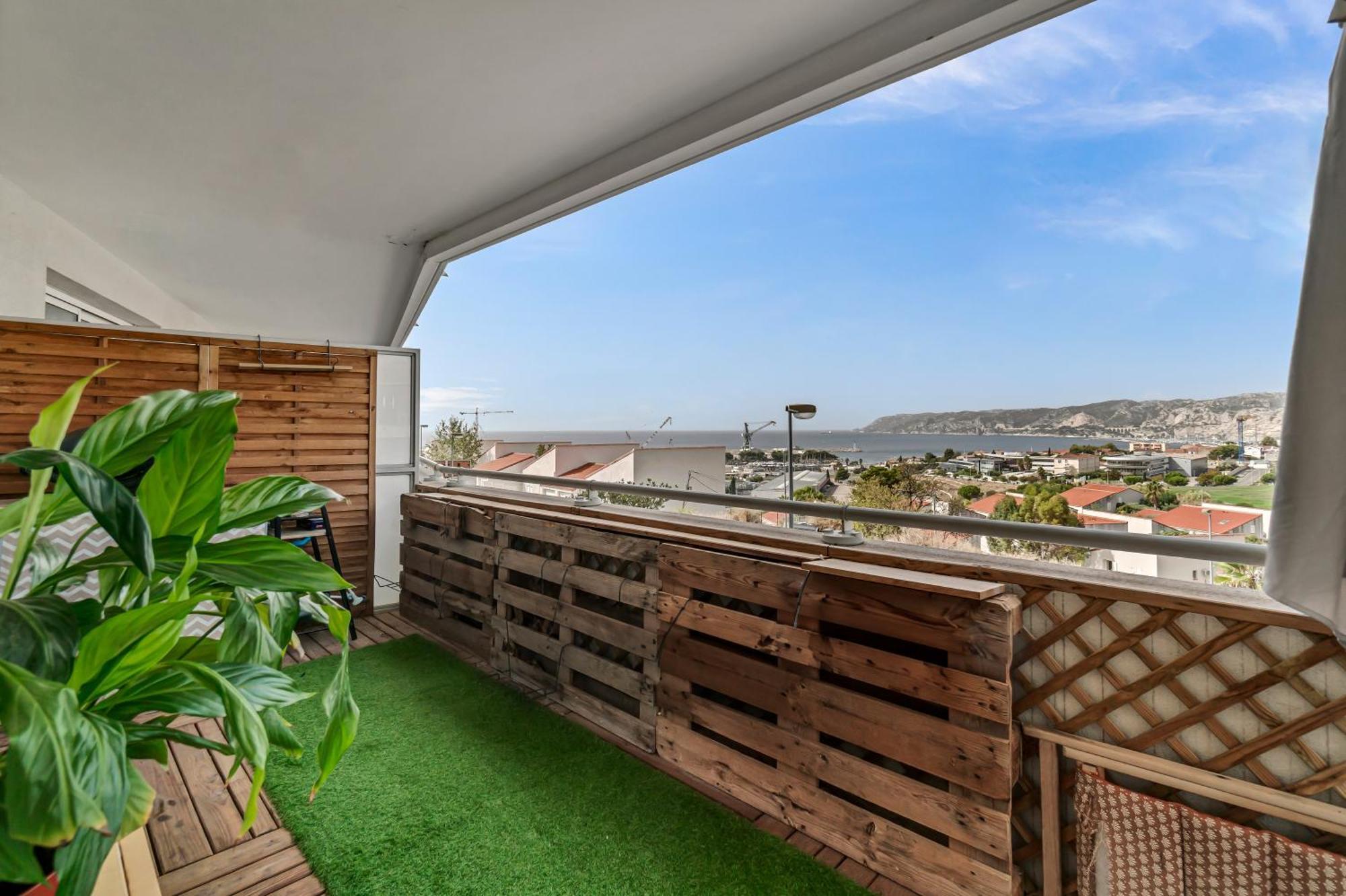 Room In Appartment With Seaview Марсилия Екстериор снимка